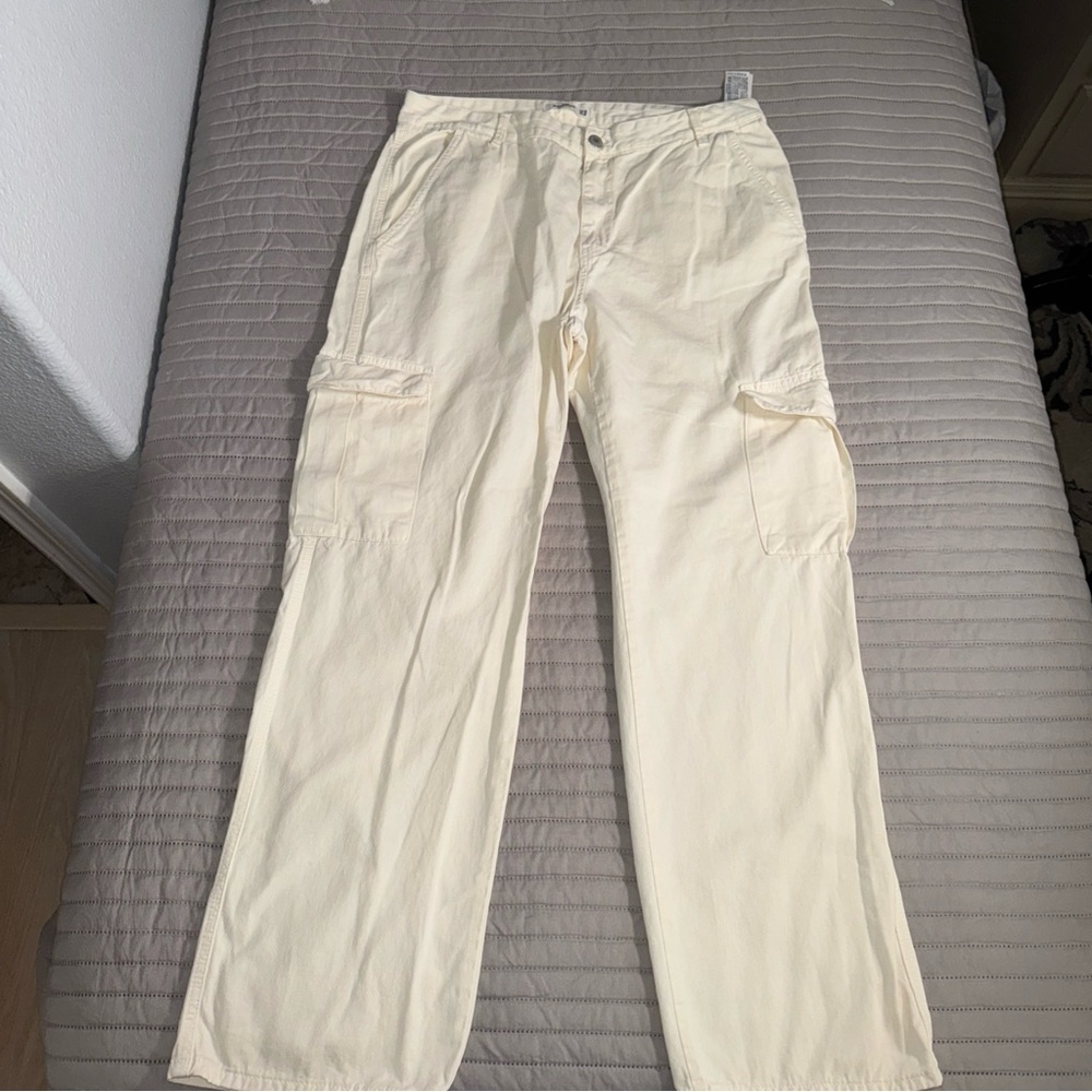 Pull&Bear women’s Cream color Cargo Pants Relaxed Fit wide leg Sz:14 high rise